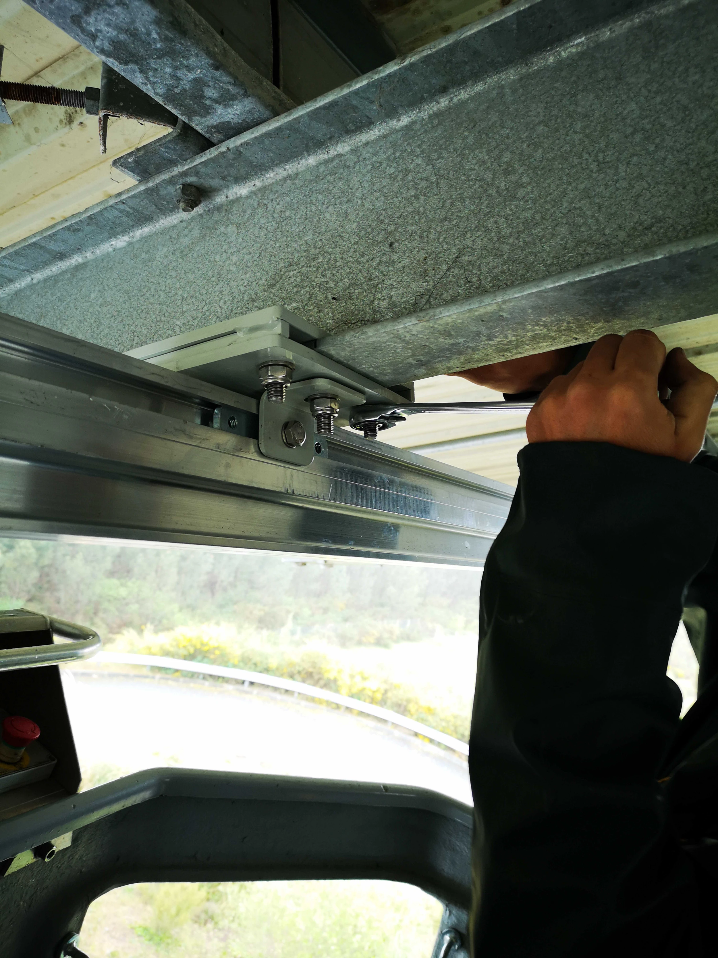 Intervention de cordistes MS Access pour une ligne de vie bien en place chez CDC MEDOC ESTUAIRE à Arsac (industrie) – 2